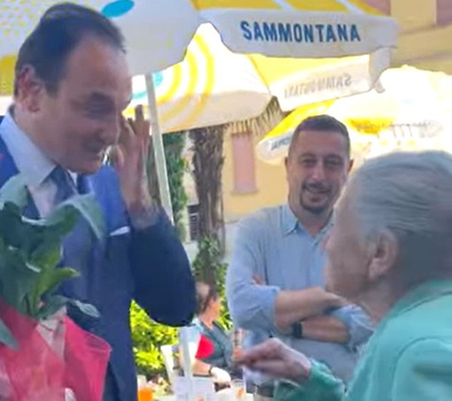La visita del presidente Cirio ad Anna Possi, barista centenaria di Nebbiuno: &quot;Un esempio per tutti&quot;