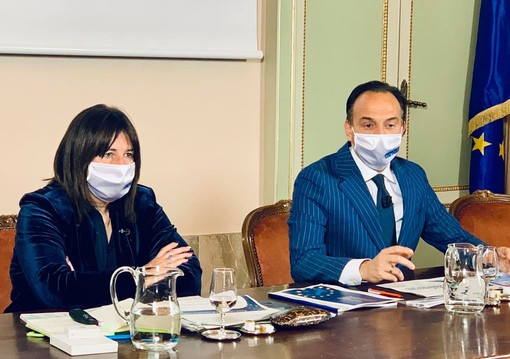 Cirio: "Sarà aumentata la capienza dei teatri sopra i 200 posti, distanziamento di 1,5 metri"
