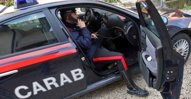 Vespolate, tenta di derubare un'anziana fingendosi carabiniere: arrestati due giovani