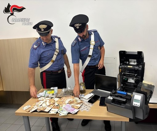 Dal nord ovest. Spedivano in tutta Italia droga nascosta nei pacchi con i locker: nei guai due 26enni