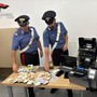 Dal nord ovest. Spedivano in tutta Italia droga nascosta nei pacchi con i locker: nei guai due 26enni