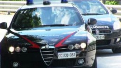 Tenta di rubare scarpe al centro commerciale: arrestato 40enne