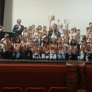 A Omegna il concorso nazionale “Insieme per suonare, cantare, danzare e recitare”: vittoria alla primaria di Trecate