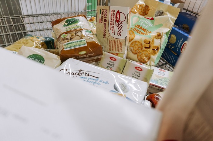 Torna “Dona la Spesa”: la solidarietà di Nova Coop nei supermercati del Novarese