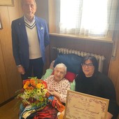 Francesca Caviggioli, 103 anni, omaggiata come mamma più anziana di Trecate