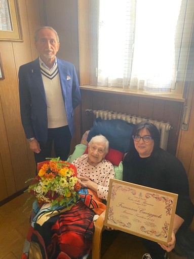 Francesca Caviggioli, 103 anni, omaggiata come mamma più anziana di Trecate