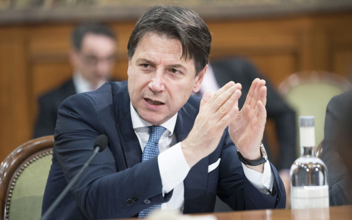Coronavirus, nuova stretta del Governo: chiuse le attività non necessarie Coronavirus, nuova stretta del Governo: chiuse le attività non necessarie