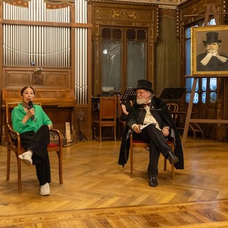 Casa Verdi apre le porte all’arte: grande successo per “Verranno a te sull’aure” con Luciana Savignano