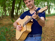 In settimana manager in giacca e cravatta, nel week end busker in piazze e parchi In settimana manager in giacca e cravatta, nel week end busker in piazze e parchi