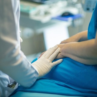 In Piemonte in dieci anni 280 medici ospedalieri in meno, nel 2025 tornano a salire le dimissioni