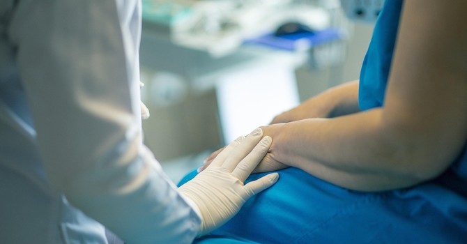 In Piemonte in dieci anni 280 medici ospedalieri in meno, nel 2025 tornano a salire le dimissioni