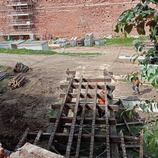 Castello Visconteo Sforzesco: al via la demolizione del ponte pedonale