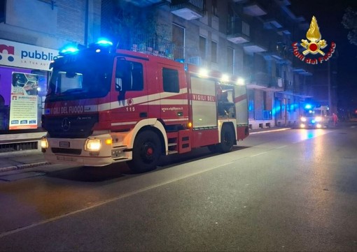 Novara, pentolino in fiamme nella notte: evacuati due adulti e quattro bambini Novara, pentolino in fiamme nella notte: evacuati due adulti e quattro bambini