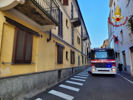 Incendio in appartamento a Novara: donna trasportata all'ospedale Incendio in appartamento a Novara: donna trasportata all'ospedale