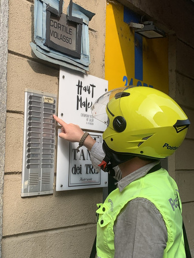 Vacanze leggere per i novaresi con Poste Delivery Web: valigie e pacchi si spediscono online