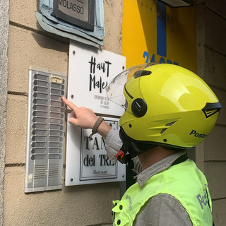 Vacanze leggere per i novaresi con Poste Delivery Web: valigie e pacchi si spediscono online