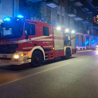 Novara, pentolino in fiamme nella notte: evacuati due adulti e quattro bambini