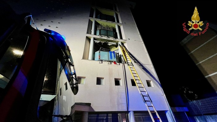 Incendio in un appartamento a Novara: nessun ferito