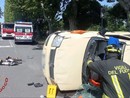 Auto si ribalta in viale Giulio Cesare