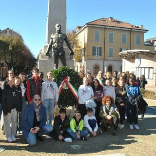 Gli studenti celebrano il 4 Novembre: una giornata di memoria, pace e gratitudine