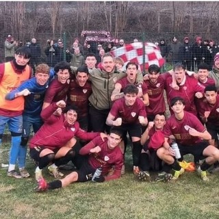 Foto di gruppo della Juventus Domo dopo la vittoria a Piedimulera