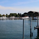 No alla guerra e al riarmo: il Battello della Pace attraversa il lago Maggiore