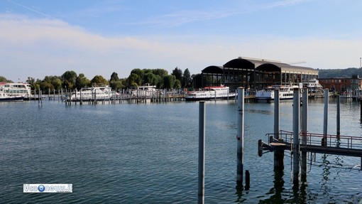 No alla guerra e al riarmo: il Battello della Pace attraversa il lago Maggiore