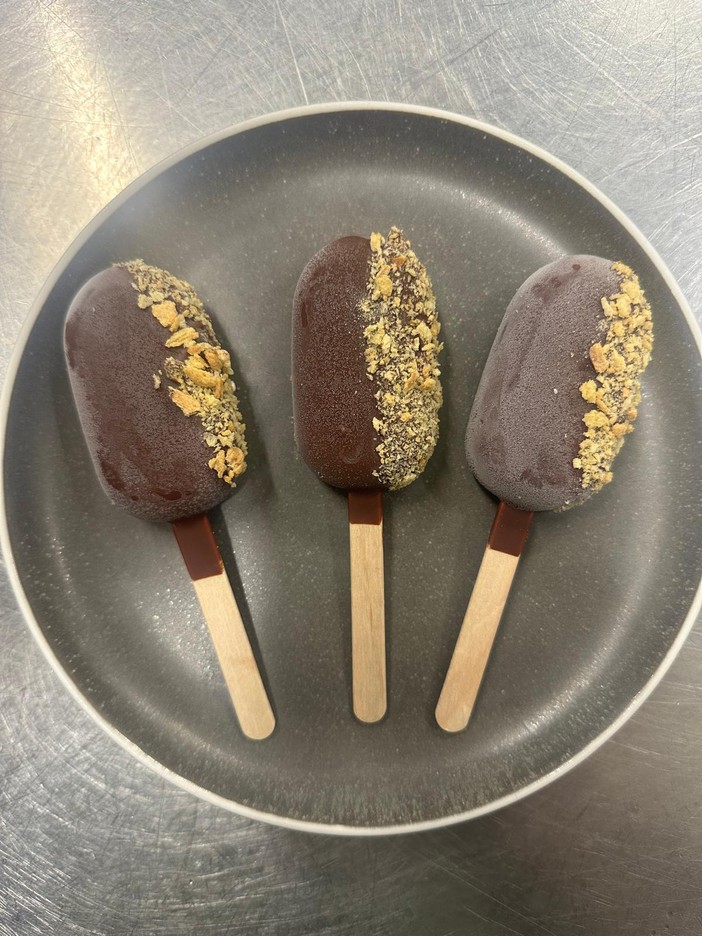 “La mia foresta nera”: il Gorgonzola Palzola diventa gelato gourmet con il maestro Vincenzo Pennestrì