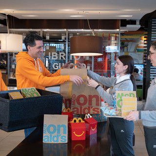 “Sempre aperti a donare” arriva a Novara: McDonald’s e Banco Alimentare insieme per chi è in difficoltà