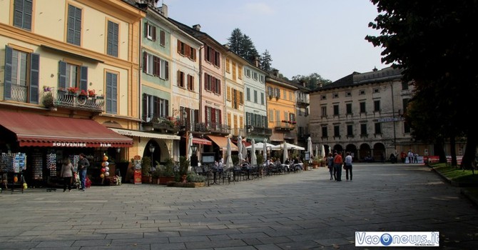 A Orta San Giulio una serata dedicata a Lucio Battisti e ai grandi protagonisti della musica italiana A Orta San Giulio una serata dedicata a Lucio Battisti e ai grandi protagonisti della musica italiana