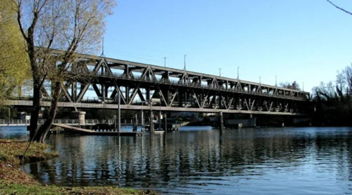 Ponte di ferro tra Sesto Calende e Castelletto Ticino, rinviata alla primavera 2026 la chiusura al traffico