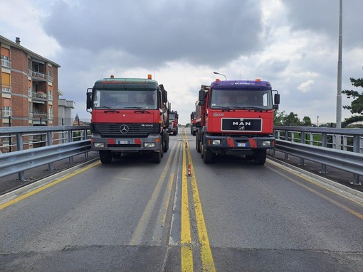 Collaudo completato per il cavalcavia XXV Aprile: riapertura definitiva dopo l’asfaltatura