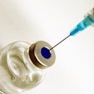 L’influenza morde e ci costa vite e miliardi, ma solo metà degli over 65 in Piemonte si vaccina