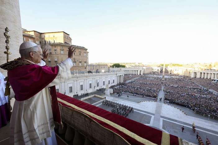 “Preghiamo per Papa Leone”: il messaggio del vescovo Franco Giulio alla diocesi