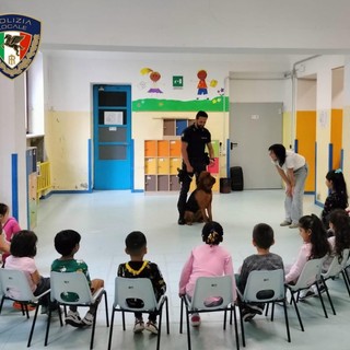 I bambini della scuola dell’infanzia “Garzoli” a lezione di educazione stradale con la polizia locale