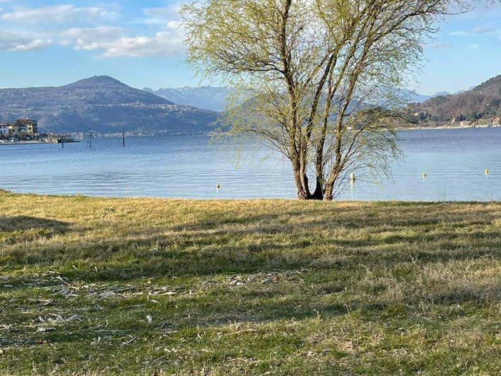Una notte di passi e sorrisi: ballo liscio sotto le stelle al Lido di Arona
