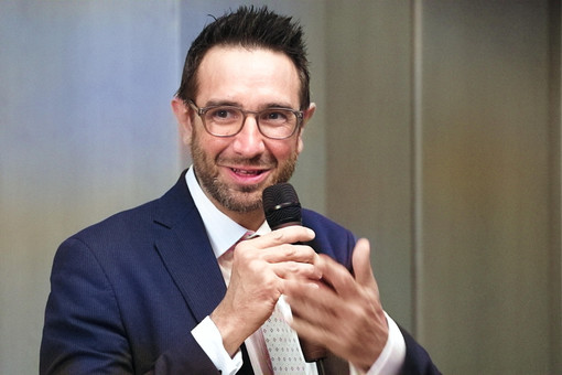 Paolo Pucci, Business development della società novarese, ha illustrato al Rotary le strategie di comunicazione rivolte alle nuove generazioni del club