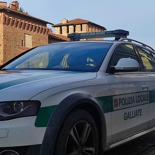 Galliate, auto piomba sul dehor di un bar: attimi di paura