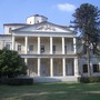 Benessere e natura a Romagnano Sesia: torna “Yoga in Villa” nel parco di Villa Caccia