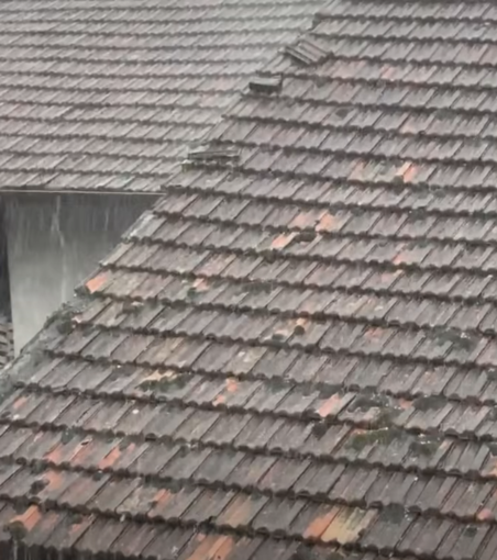 Forte temporale nell'Alto Novarese: nubifragi e grandine a Cureggio Forte temporale nell'Alto Novarese: nubifragi e grandine a Cureggio