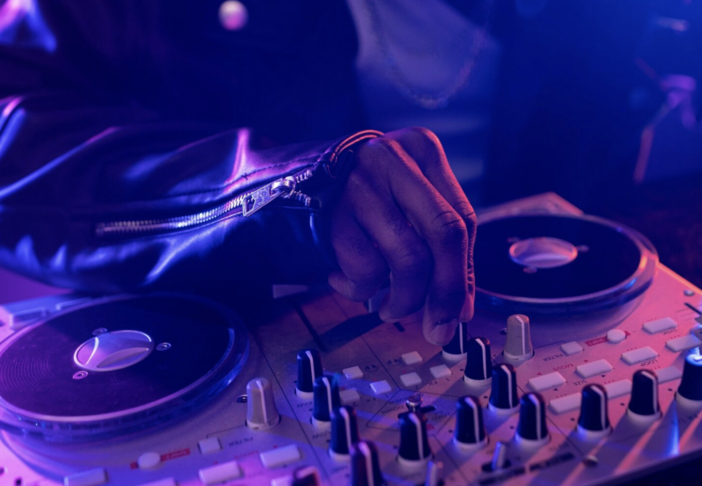 Dj Set sotto le stelle ad Arona: si accende la notte con Bluradio