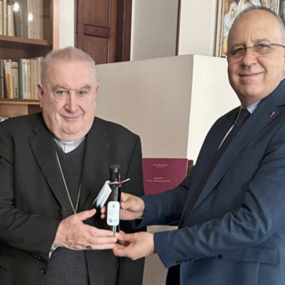 Nella foto il vescovo Monsignor Franco Giulio Brambilla e il questore di Novara  Dott. Fabrizio Roberto La Vigna