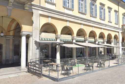 Novara, chiude lo storico Bar Borsa in piazza Martiri