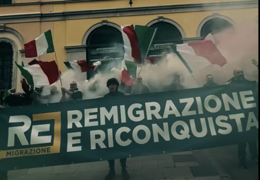 Ultras della “remigrazione” in piazza a Novara per la prima volta Ultras della “remigrazione” in piazza a Novara per la prima volta