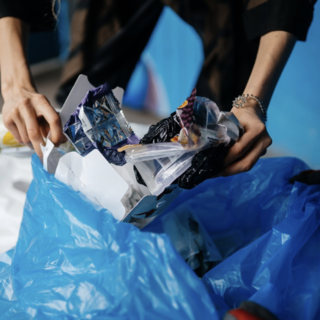 Novara, domenica 28 settembre la raccolta rifiuti di Plastic Free con Comune e Assa
