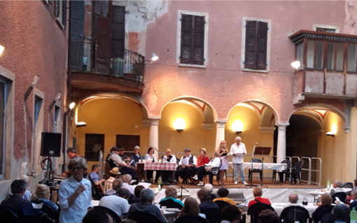 La XVI edizione della &quot;Rassegna provinciale di poesie dialettali&quot; torna a Gozzano con un'atmosfera da osteria all'aperto