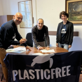 Novara firma il protocollo con Plastic Free: una città sempre più sostenibile