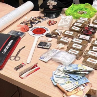 Controllo notturno dei Carabinieri: nel garage oltre tre chili di droga pronti per lo spaccio Controllo notturno dei Carabinieri: nel garage oltre tre chili di droga pronti per lo spaccio