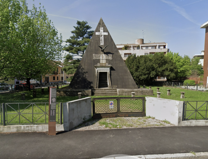 ExpoRisorgimento, vandalizzata la Piramide Ossario: "Grave sfregio al patrimonio storico della città"