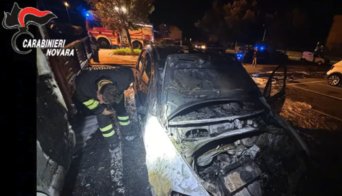 Incendia l'auto dell'ex compagna a Gozzano, arrestato un 27enne di Ornavasso
